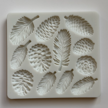 Load image into Gallery viewer, CHRISTMAS TREE BRANCHES &amp; PINE CONES MOLD