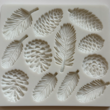 Load image into Gallery viewer, CHRISTMAS TREE BRANCHES &amp; PINE CONES MOLD
