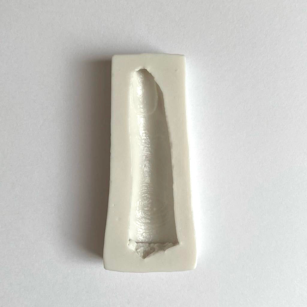 CREEPY FINGER MOLD