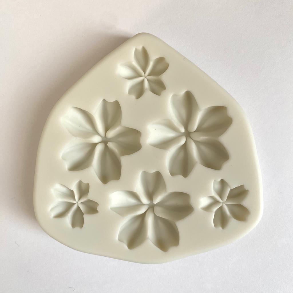 PIPED FLOWERS MOLD